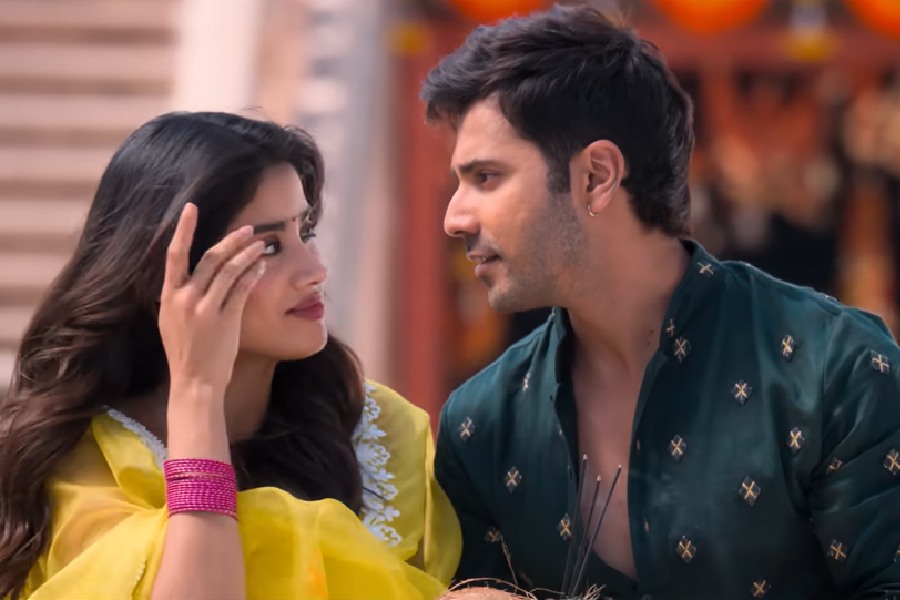 सनी संस्कारी की तुलसी कुमारी’ में जान्हवी कपूर ने लूटी महफ़िल, फैंस बोले “100 गुना मजेदार बना दिया फिल्म को”