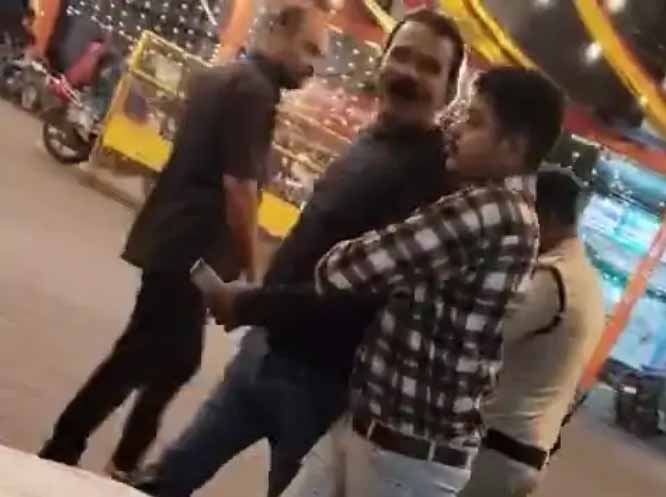 नरसिंहपुर में रेप केस का डर दिखाकर गिरोह ने 2 लाख मांगे, पुलिस ने 1 को किया अरेस्ट, महिला व युवक फरार