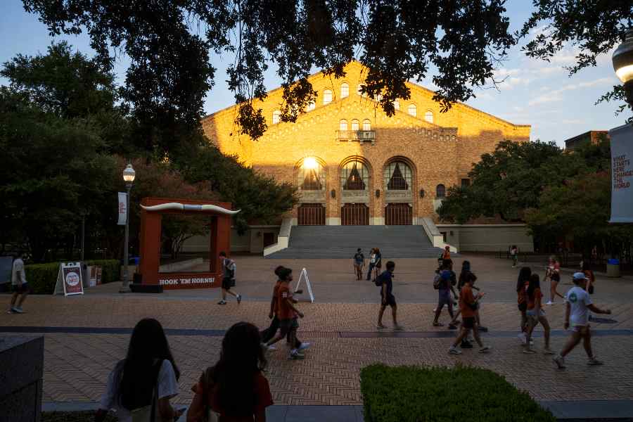 विश्वविद्यालयों को ट्रंप प्रशासन का प्रस्ताव: सौदा या फंदा?