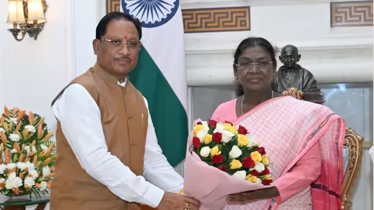 मुख्यमंत्री विष्णुदेव साय ने नई दिल्ली में राष्ट्रपति द्रौपदी मुर्मू से की सौजन्य भेंट