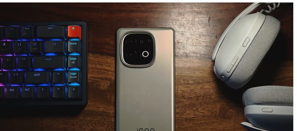 iQOO Neo 10 स्मार्टफोन ने गेमिंग और प्रदर्शन के मानक बढ़ाए मिड-रेंज में नए विकल्प पेश