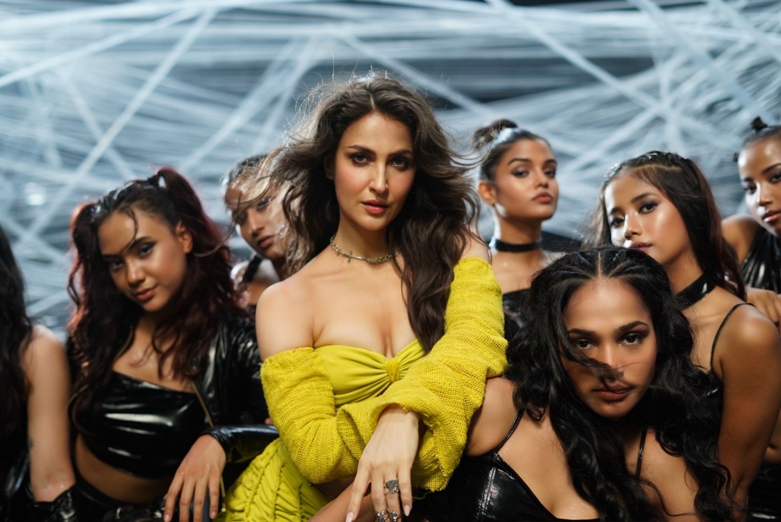 “ज़ार ज़ार”: रुशा एंड ब्लिज़ा और नीति मोहन का साल का सबसे हॉट ट्रैक 