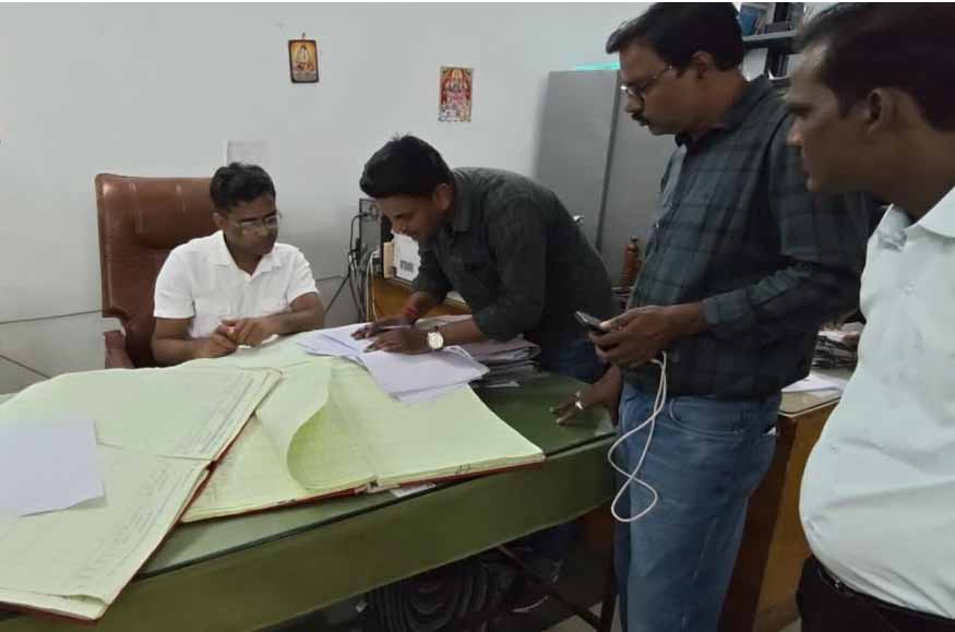 बागेश्वर धाम के मुख्य सेवादार ने पीडब्ल्यूडी की करोड़ों की बिल्डिंग को ही अपने नाम करा लिया, मचा हड़कम्प