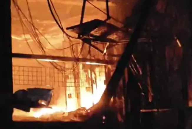 जबलपुर के गलगला क्षेत्र मेंं जनरल स्टोर में भीषण आग, 50 लाख का सामान जलकर हुआ खाक