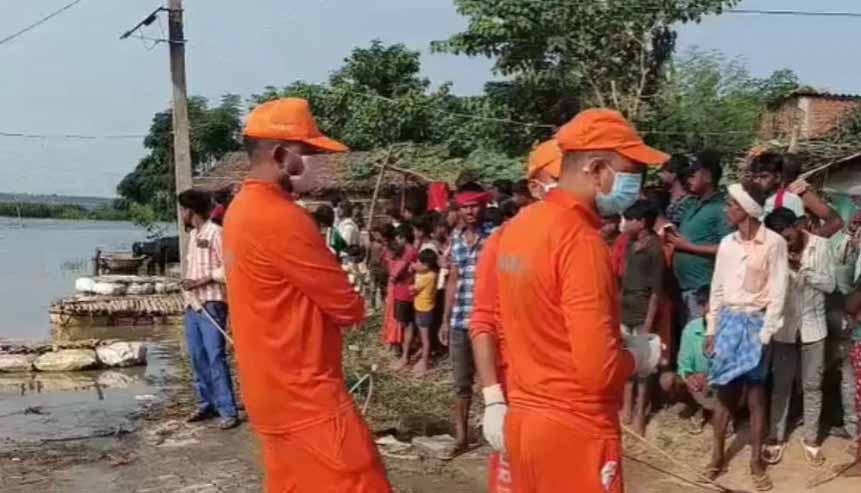 बिहार: नाव से लौट रहे थे लोग, तेज हवा में बिगड़ा संतुलन और पलट गई नाव, 3 की मौत, 11 लोग सकुशल