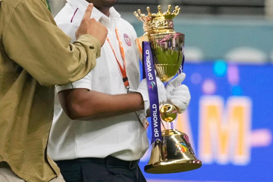 एशिया कप की ट्रॉफी एसीसी ऑफिस में बंद, मोहसिन नक़वी के आदेश के बिना नहीं होगी हिलाई