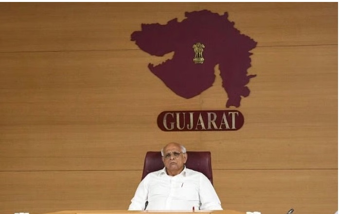 गुजरात में बड़ा फेरबदल, भूपेंद्र पटेल को छोड़ सभी 16 मंत्रियों का इस्तीफा, नया मंत्रिमंडल कल लेगा शपथ