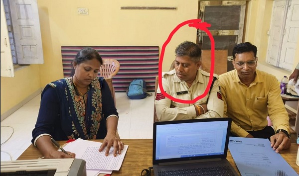 सिवनी में हवाला कांड के बाद अब रिश्वत कांड, थाना का प्रधान आरक्षक 75 हजार रुपए की रिश्वत लेते पकड़ा गया, जबलपुर लोकायुक्त टीम ने दी दबिश