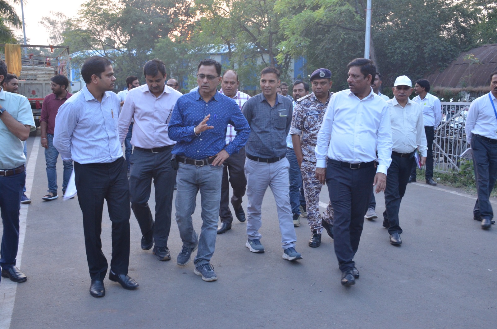 जबलपुर स्टेशन में यात्री सुविधाओं का डीआरएम ने किया किया निरीक्षण