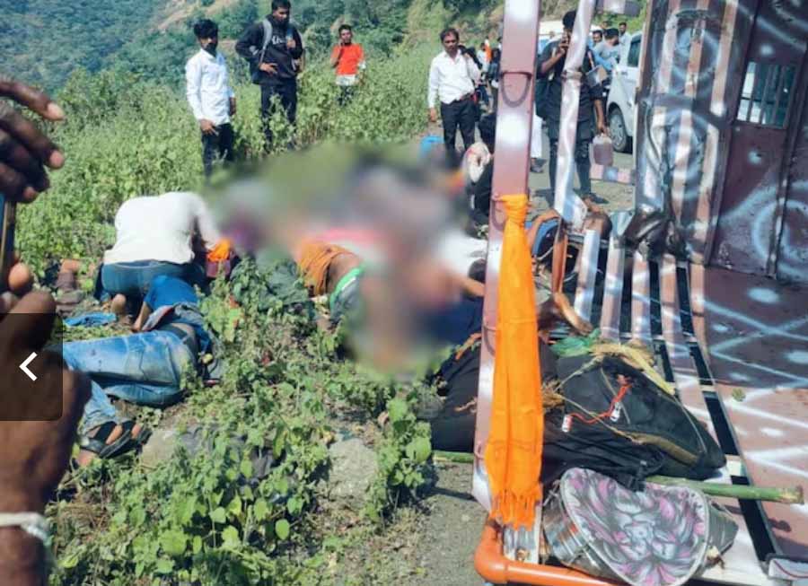 महाराष्ट्र : बड़ा हादसा, देवी के दर्शन कर लौट रहे श्रद्धालुओं से भरा पिकअल पलटा, 6 की मौत, 10 गंभीर घायल