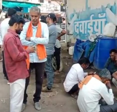 दीपावली पर अपने घर जा रही युवती की ट्रक के कुचलने से मौत, भाई गंभीर
