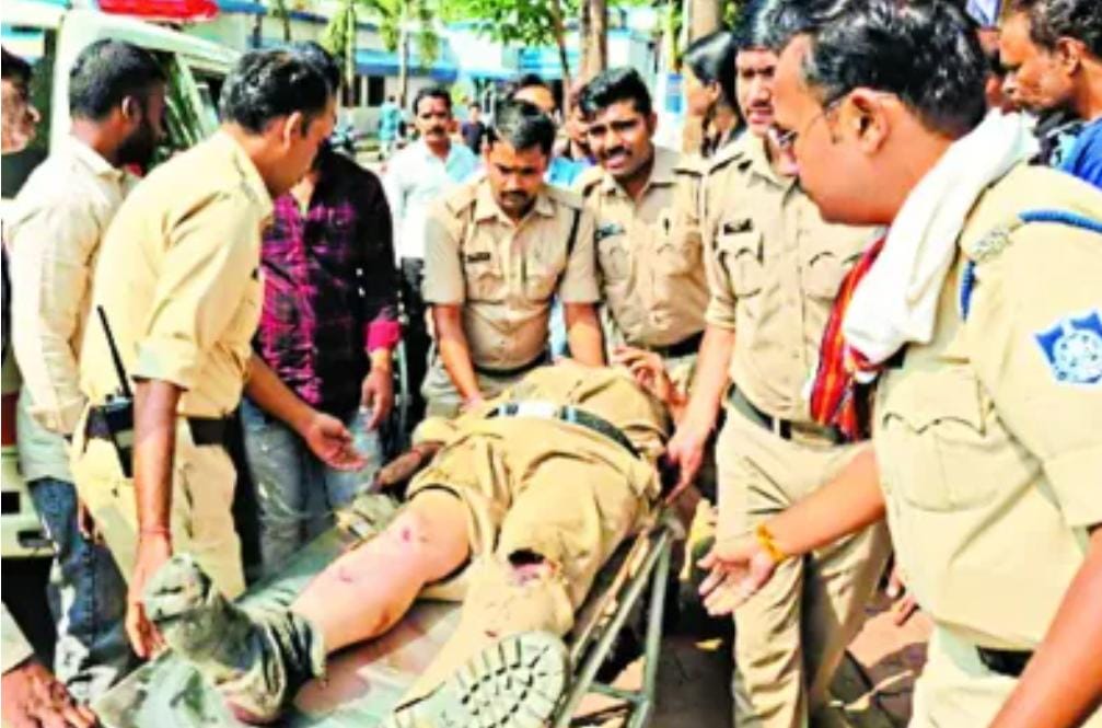 एमपी: तेज रफ्तार हाईवा ने पुलिस आरक्षक को रौंदकर भागा, हालत गंभीर, जबलपुर रेफर