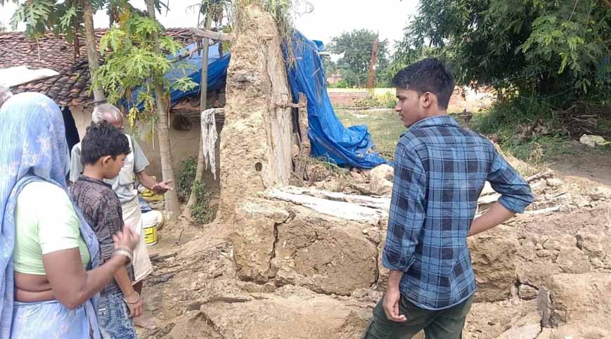 एमपी: सतना में घर की दीवार ढहने से दो महिलाएं हुई घायल, ग्रामीणों ने पहुंचाया अस्पताल