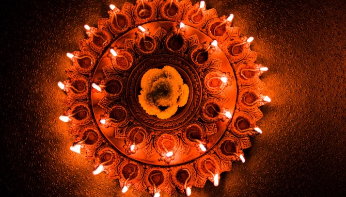 दीपावली का पर्व ज्योतिषीय संयोगों का महाकाल, वृश्चिक में मंगल बुध की युति से कई राशियों को मिलेगा अप्रत्याशित लाभ