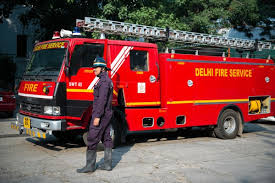 दिल्ली : राष्ट्रपति भवन के पास लगी भीषण आग, दमकल की 5 गाडिय़ां मौके पर पहुंचीं