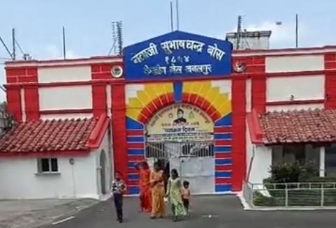 70 कैदियों ने परिवार के साथ मनाई दीपावली, जबलपुर केंद्रीय जेल से मिला पैरोल का उपहार..!