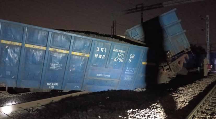 आगरा-मथुरा के बीच मालगाड़ी के डिब्बे पटरी से उतरे, रेल यातायात ठप, जबलपुर की गोंडवाना, महाकोशल, संपर्क क्रांति भी थमी