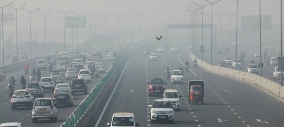 दीपावली के बाद भी प्रदूषण का घातक हमला, कृत्रिम बारिश का दिल्ली प्लान बादलों के इंतज़ार में फंसा, विशेषज्ञों ने मौसम की अनिश्चितता पर सवाल उठाए