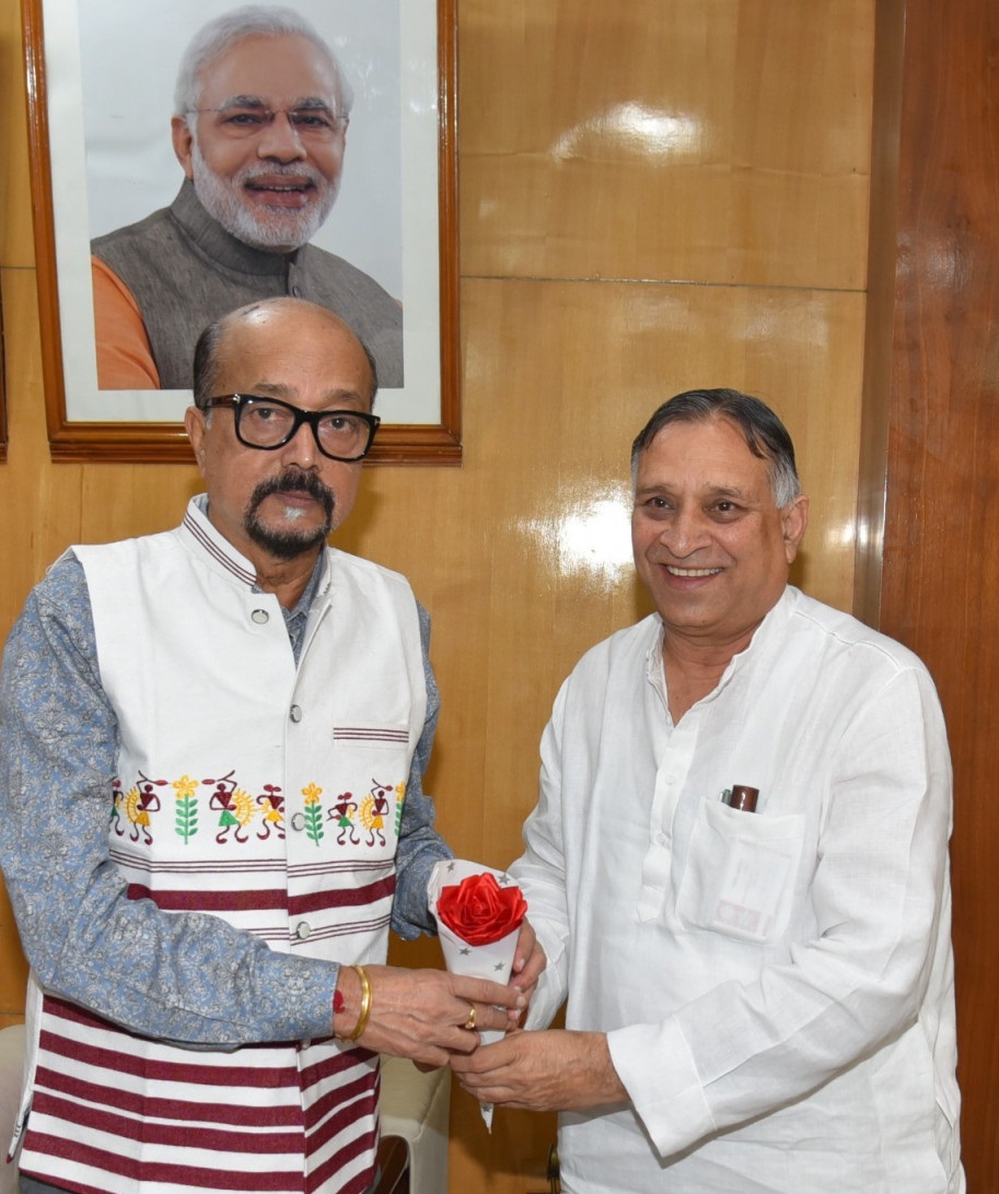 रायपुर: राज्यपाल श्री डेका से छत्तीसगढ़ दिव्यांगजन वित्त विकास निगम के अध्यक्ष श्री कावड़िया ने की सौजन्य भेंट