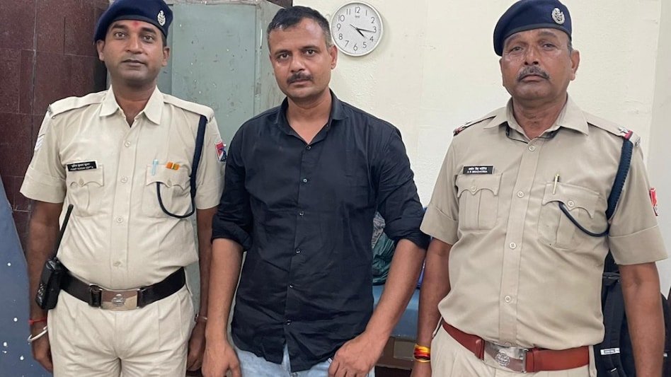 TTE बनकर सेना का जवान, यात्रियों की टिकट जांच के नाम पर वसूली करते RPF ने पकड़ा