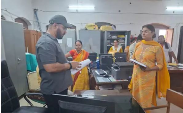 जबलपुर के विक्टोरिया अस्पताल में ईओडब्ल्यू की दबिश के बाद 6 कर्मचारियों को नोटिस, सिविल सर्जन ने 3 दिन में मांगा जवाब