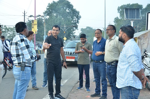 सफाई और ट्रैफिक व्यवस्था सुधारने निगमायुक्त की मैदानी जंग