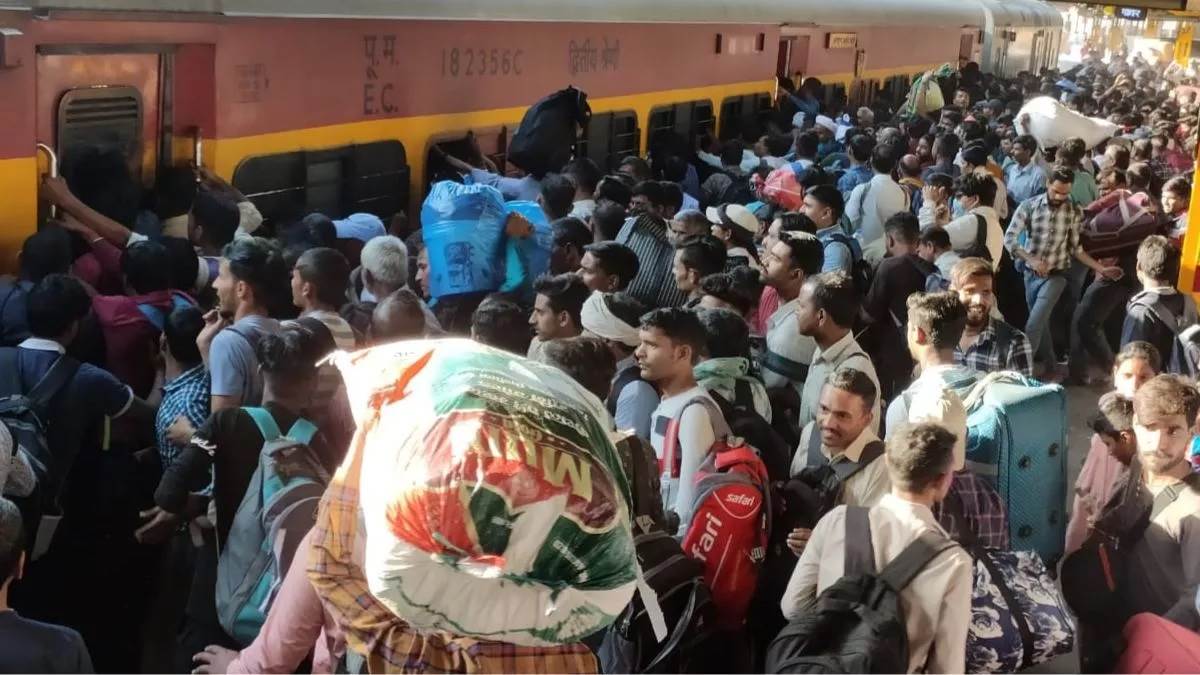 आस्था की लहर पर सियासी दांव बिहार, चुनाव में प्रवासी वोटरों को साधने की बीजेपी-आरजेडी की महाचुनौती 