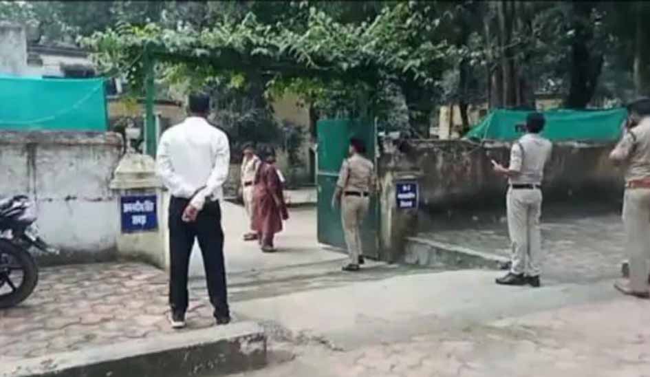 न्यायाधीश के घर पथराव कर धमकी देने वाले 3 आरोपी अरेस्ट, आईजी ने थाना प्रभारी को किया लाइन अटैच