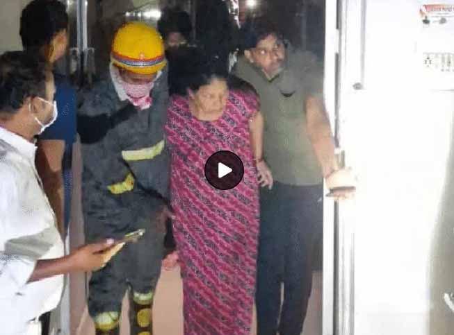 लखनऊ के रेलवे हॉस्पिटल में लगी भीषण आग, सीसीयू में भर्ती 22 मरीजों को बचाया गया, मची रही अफरातफरी