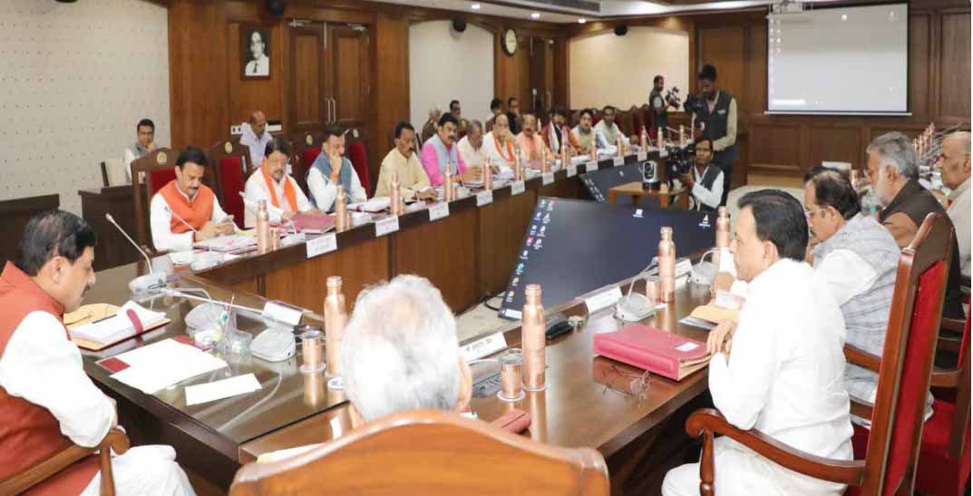 एमपी कैबिनेट का निर्णय: अब खेतों से हाईटेंशन लाइन निकलने और टावर लगाने पर किसानों को मिलेगा 3 गुना मुआवजा 