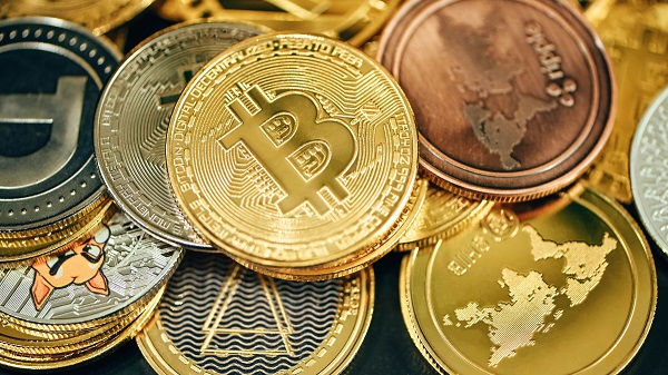 बिटकॉइन 1.14 लाख डॉलर से नीचे फिसला, वैश्विक अनिश्चितता और फेड की नीति से पहले निवेशकों में सतर्कता