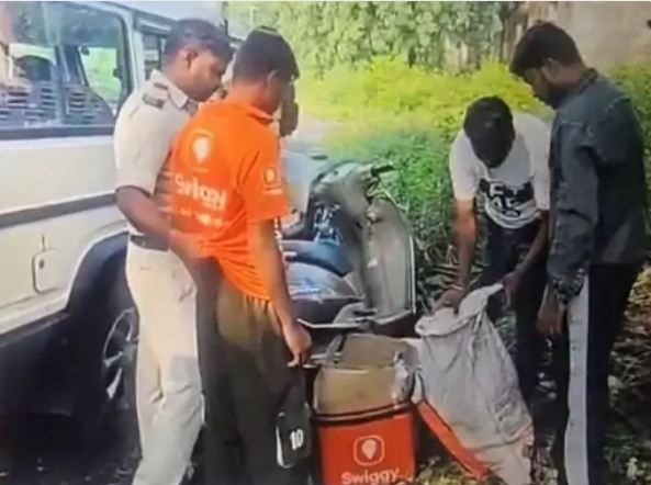 जबलपुर में स्विगी की टी-शर्ट, बैग के साथ शराब तस्करी, एक युवक गिरफ्तार