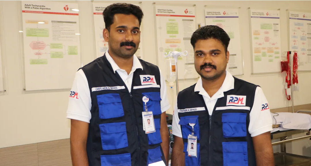 अबू धाबी की उड़ान में दो केरल के पुरुष नर्सों ने दिखाई मानवता की मिसाल, 35 हजार फीट की ऊंचाई पर यात्री की जान बचाई