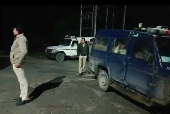 रेलवे की स्लीपर फैक्ट्री में स्लैब गिरी, दबकर मजदूर की मौत, कर्मचारियों परिजनों का हंगामा