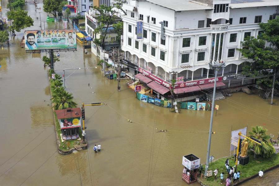 चक्रवात मोंथा ने मचाई तबाही तेलंगाना में छह की मौत, आंध्र में 5,000 करोड़ का नुकसान
