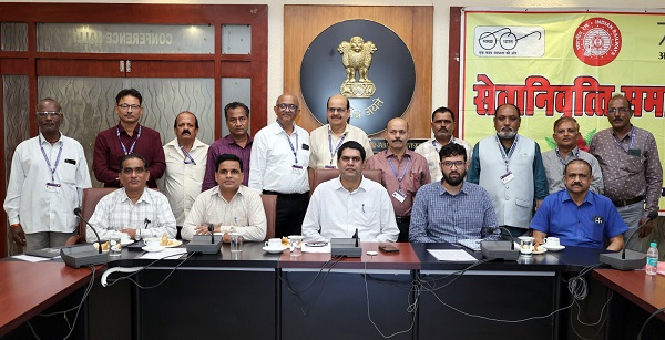 जबलपुर: रेल मंडल के 12 अधिकारियों एवं कर्मचारियों को सेवानिवृत्ति पर दी गई भावभीनी विदाई