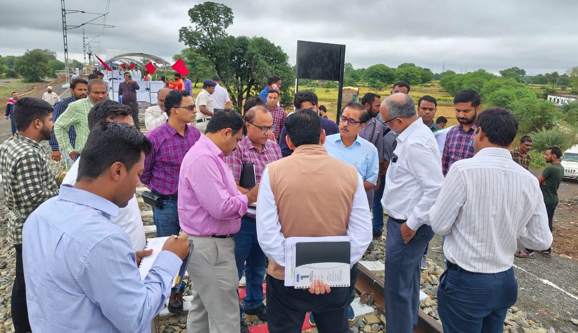 सतना-पन्ना नई रेल लाइन के बरेठिया- नागौद के बीच सीआरएस ने किया निरीक्षण, 120 किमी से दौड़ाई ट्रेन