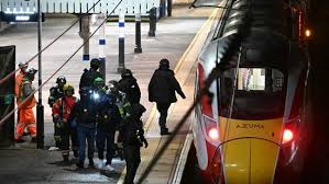 लंदन में ट्रेन में भयावह घटना, एक साथ कई लोगों पर चाकू से हमला, मची अफरातफरी 