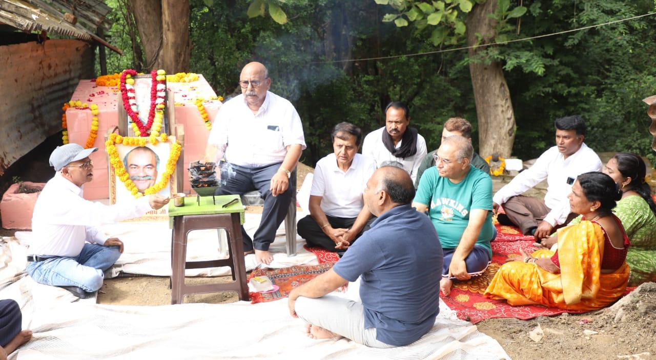 जबलपुर में फिल्म अभिनेता प्रेमनाथ को पुण्यतिथि पर प्रशंसकों और एम्पायर टॉकीज के पूर्व कार्मिकों ने किया याद