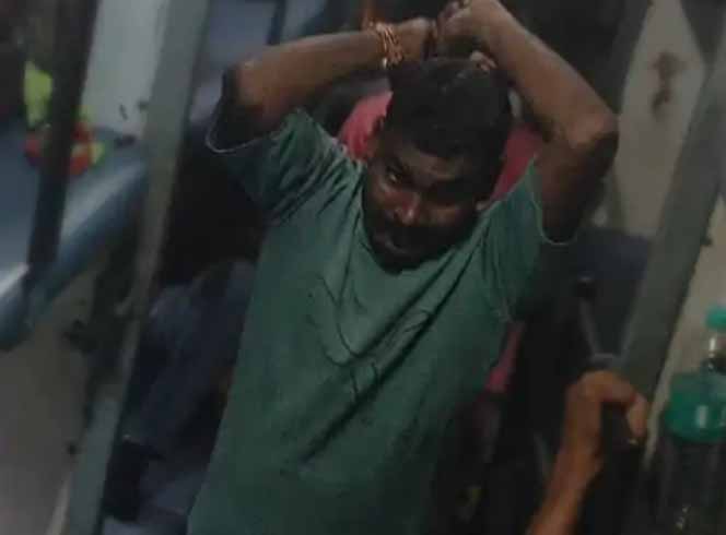 चलती ट्रेन में वेंडर ने यात्री को बेल्ट से पीटा, महंगा खाना देने का विरोध करने पर हमला, एक्स पर शिकायत