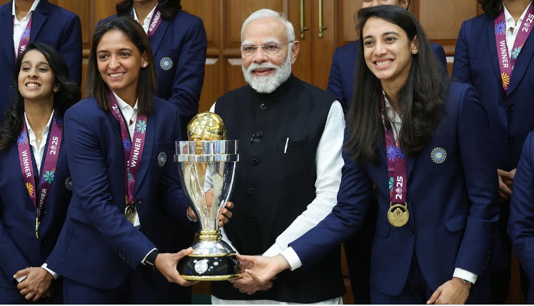 प्रधानमंत्री नरेंद्र मोदी से मिली विश्व विजेता भारतीय महिला क्रिकेट टीम