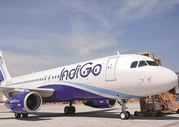 इंडिगो की मुंबई-जबलपुर उड़ान में भारी विलंब पायलट के लापता होने से यात्री बेहाल