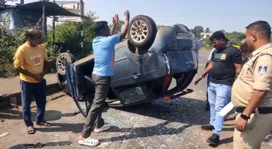 जबलपुर: बरेला शारदा मंदिर के पास तेज रफ्तार मिनी ट्रक की टक्कर से कार पलटी, 2 लोग घायल