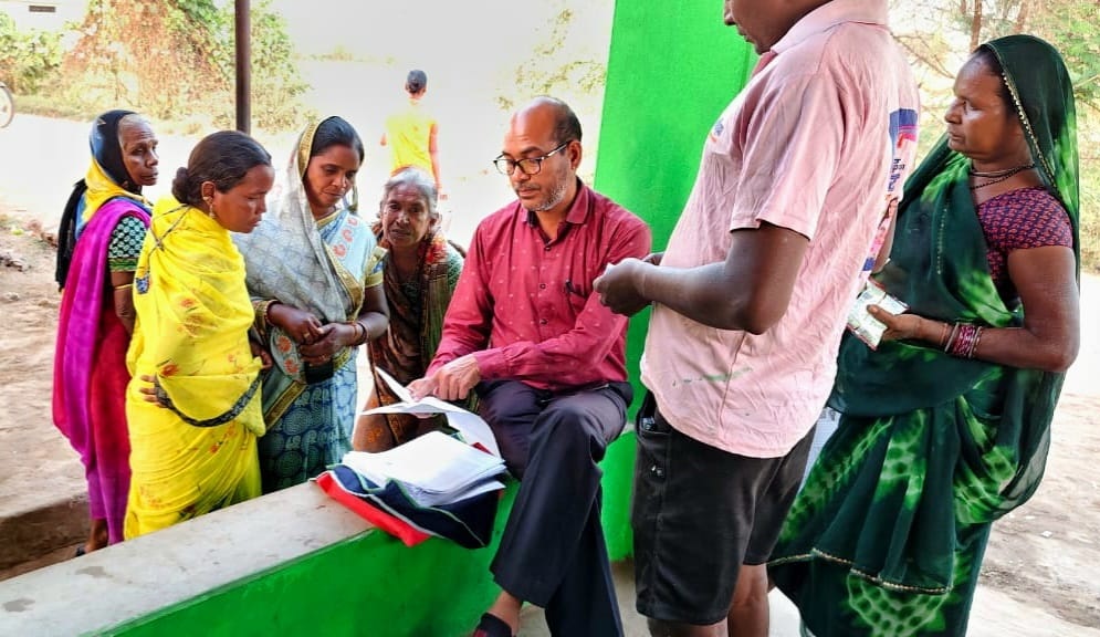 शुरूआती 5 दिनों में करीब 30 लाख मतदाताओं तक पहुंचे बीएलओ, गणना प्रपत्र वितरित