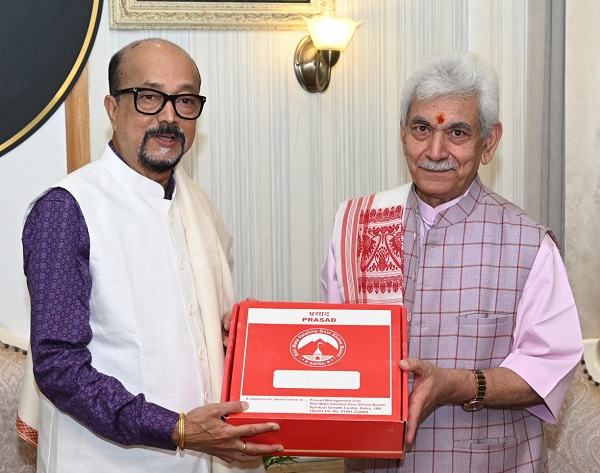 राज्यपाल श्री रमेन डेका से जम्मू-कश्मीर के उपराज्यपाल श्री मनोज सिन्हा ने की सौजन्य मुलाकात