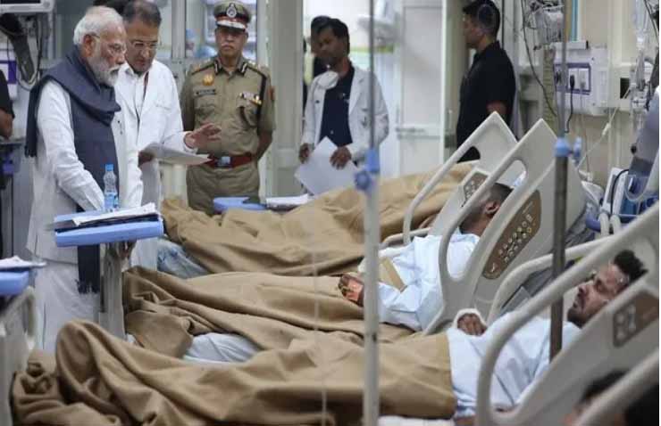 पीएम मोदी भूटान से लौटते ही एक्शन में आये, दिल्ली धमाके में घायल हुए लोगों से की मुलाकात