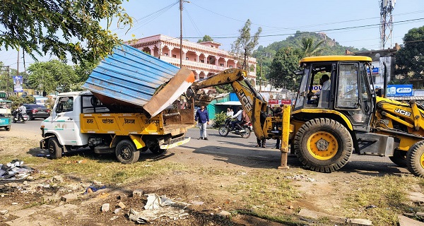 लेफ्ट टर्न–राइट टर्न से हटे अवैध कब्जे जबलपुर में यातायात सुधार का बड़ा कदम, सड़कों पर लौटी सहजता