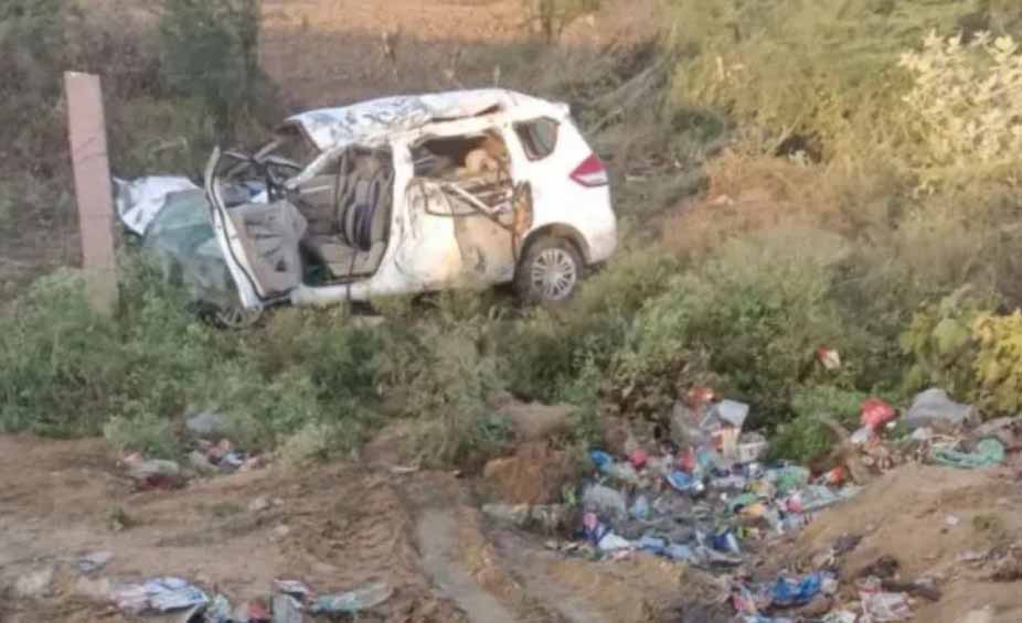 राजस्थान : तेज रफ्तार कार खाई में गिरी, 3 की दर्दनाक मौत, 8 लोग गंभीर, 2 की हालत नाजुक