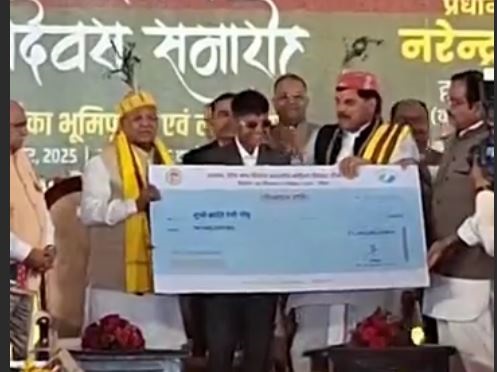 JABALPUR: सीएम ने क्रिकेटर क्रांति को दिया एक करोड़ रुपए का चेक