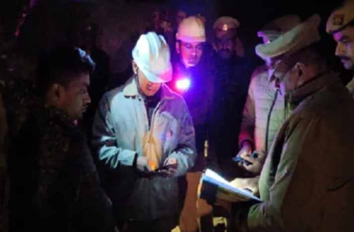 यूपी के सोनभद्र में बड़ा हादसा, खदान धंसने से दो की मौत, 15 लोगों के फंसे होने की खबर